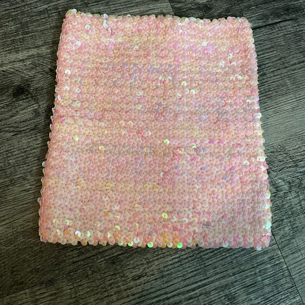 Pink sequined tube top..👄👛✨